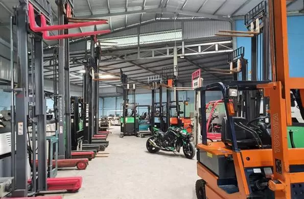 Tại Sao Dịch Vụ Thuê Xe Nâng Hàng Ngày Càng Phổ Biến