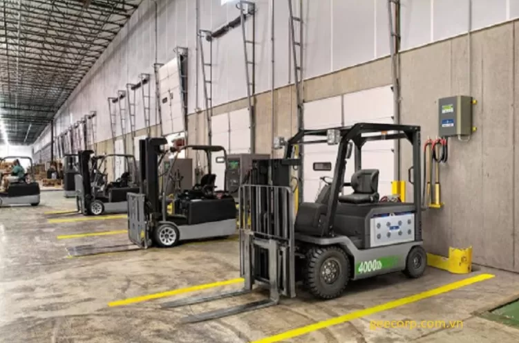 Xe Nâng Điện – Làm Thế Nào Để Sạc Pin An Toàn Cho Xe Nâng Điện?