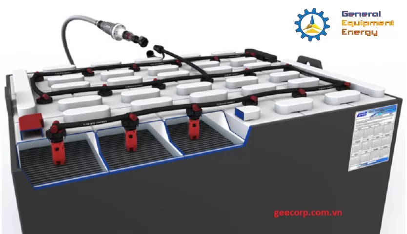 Châm Nước Cho Ắc Quy Xe Nâng Điện Thế Nào Cho Đúng ?