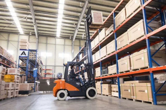 Địa Chỉ Mua Xe Nâng Điện Tại TP. Hồ Chí Minh Uy Tín Chất Lượng