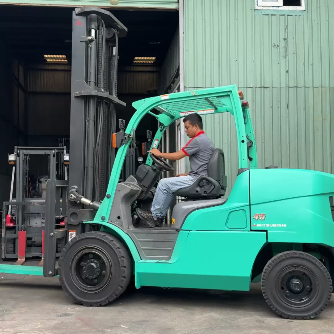 xe-nang-dau-mitsubishi-4-5-tan-da-qua-su-dung-8-gee-vietnam