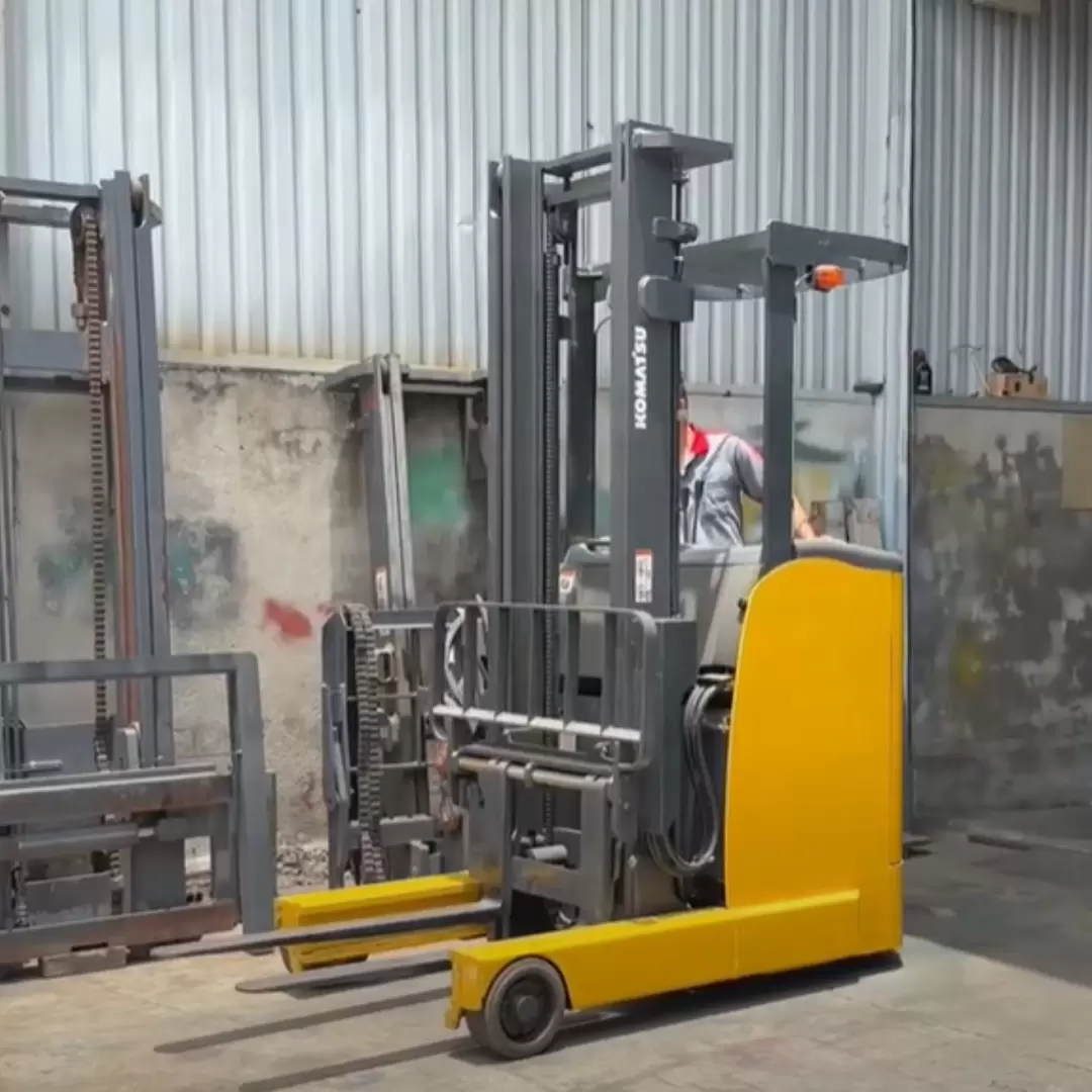 xe-nang-dien-dung-lai-komatsu-1-5-tan-da-qua-su-dung-7-gee-vietnam